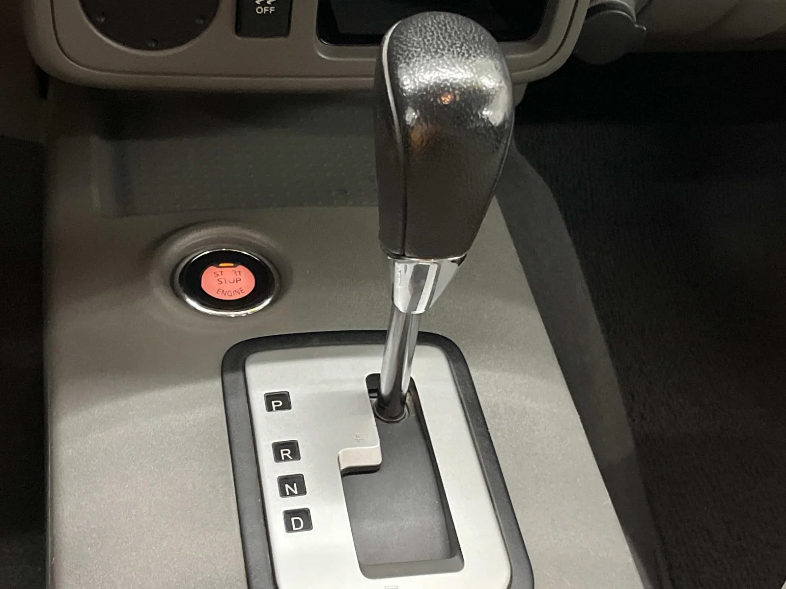 Used 2021 Gun Metallic Nissan SV 4x2 Crew Cab 3.8L V6 1 Owner image 24