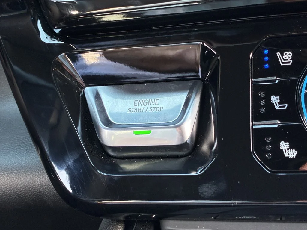 Used 2024 Summit White GMC AT4 image 29