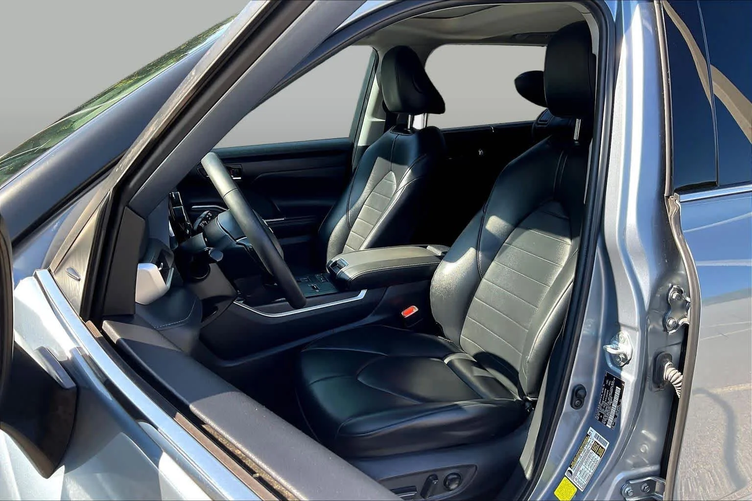 Used 2022 Moon Dust Toyota XLE image 8