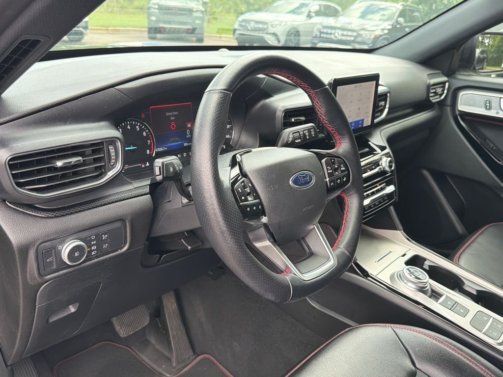 Used 2022 Agate Black Metallic Ford ST-Line image 16