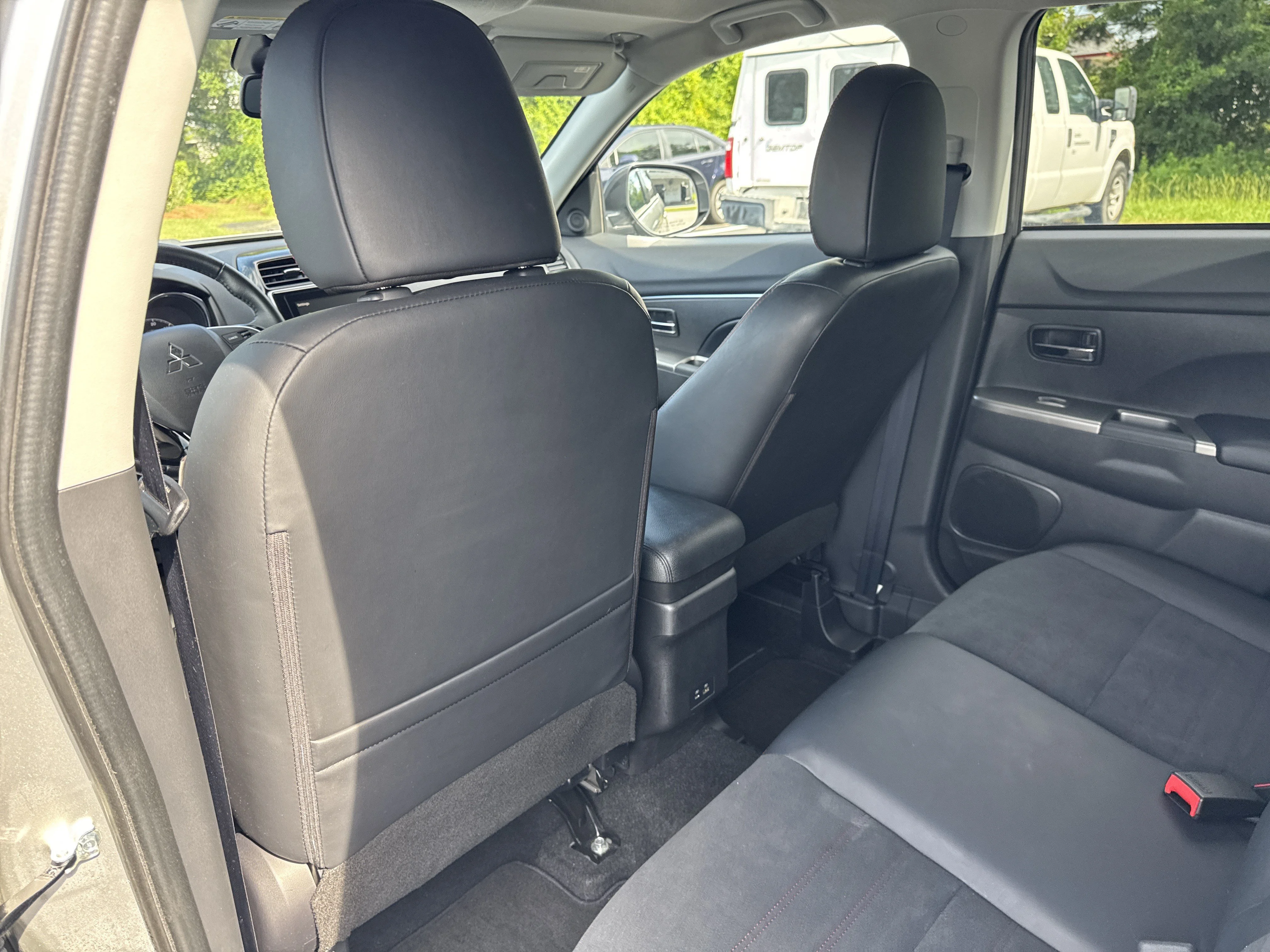 Used 2025  Mitsubishi 2.0 ES image 25