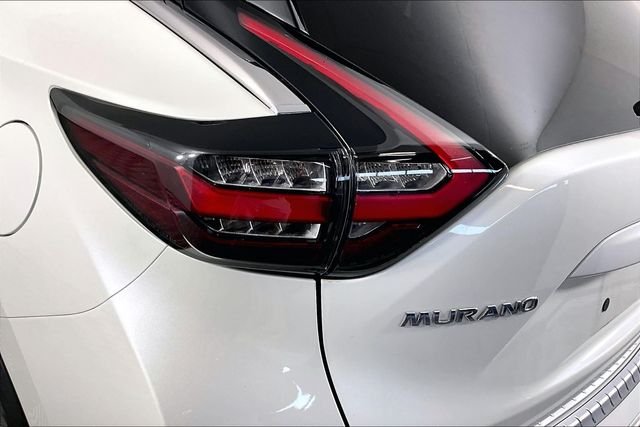 Used 2023 White Nissan Platinum image 21