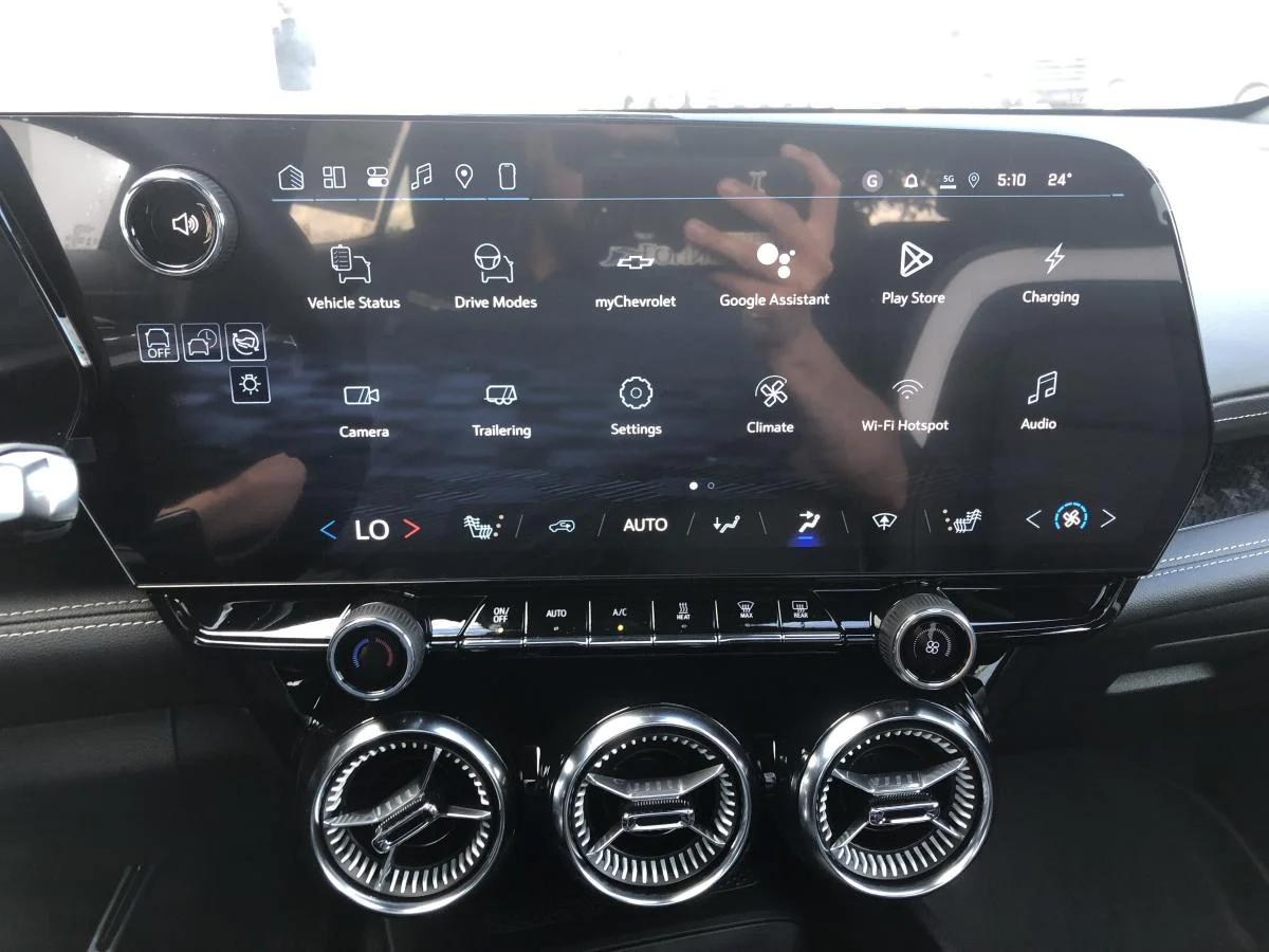 New 2026 Black Chevrolet Awd 4dr Lt image 14