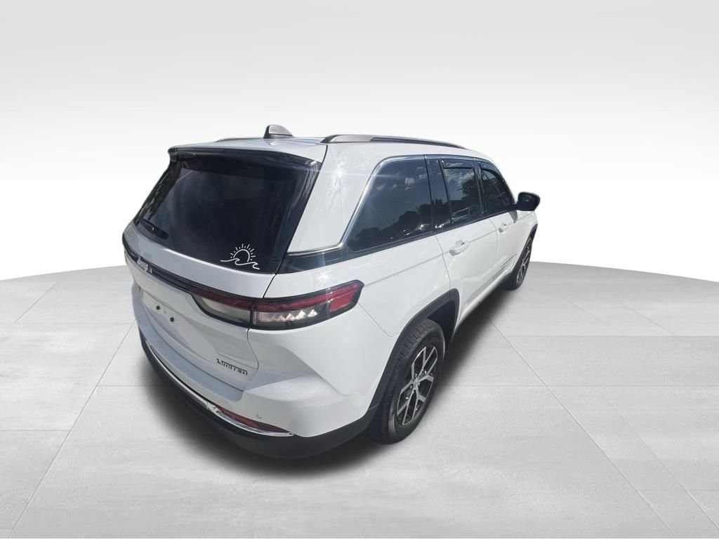 2025 Jeep Grand Cherokee Limited photo 3