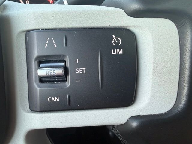 Used 2023 Blue Land Rover SE image 19