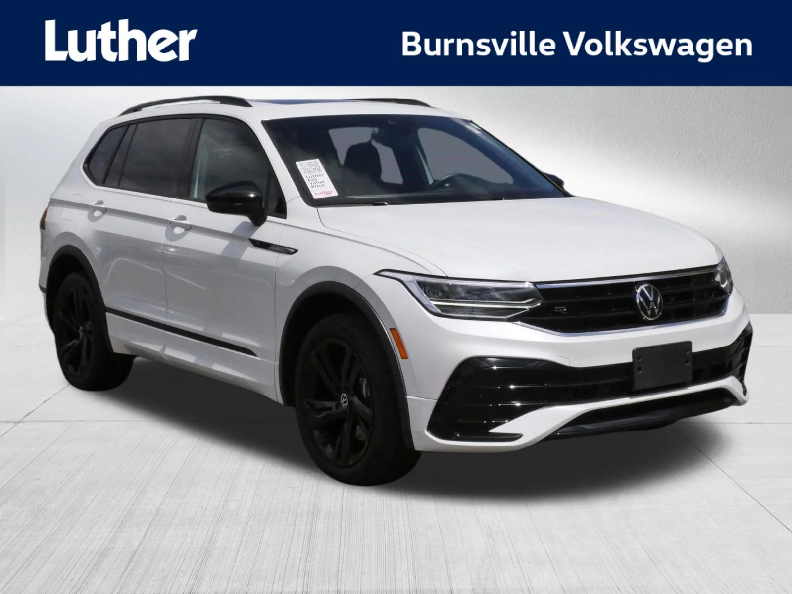 2023 Volkswagen Tiguan 2.0T SE R-Line Black's photo