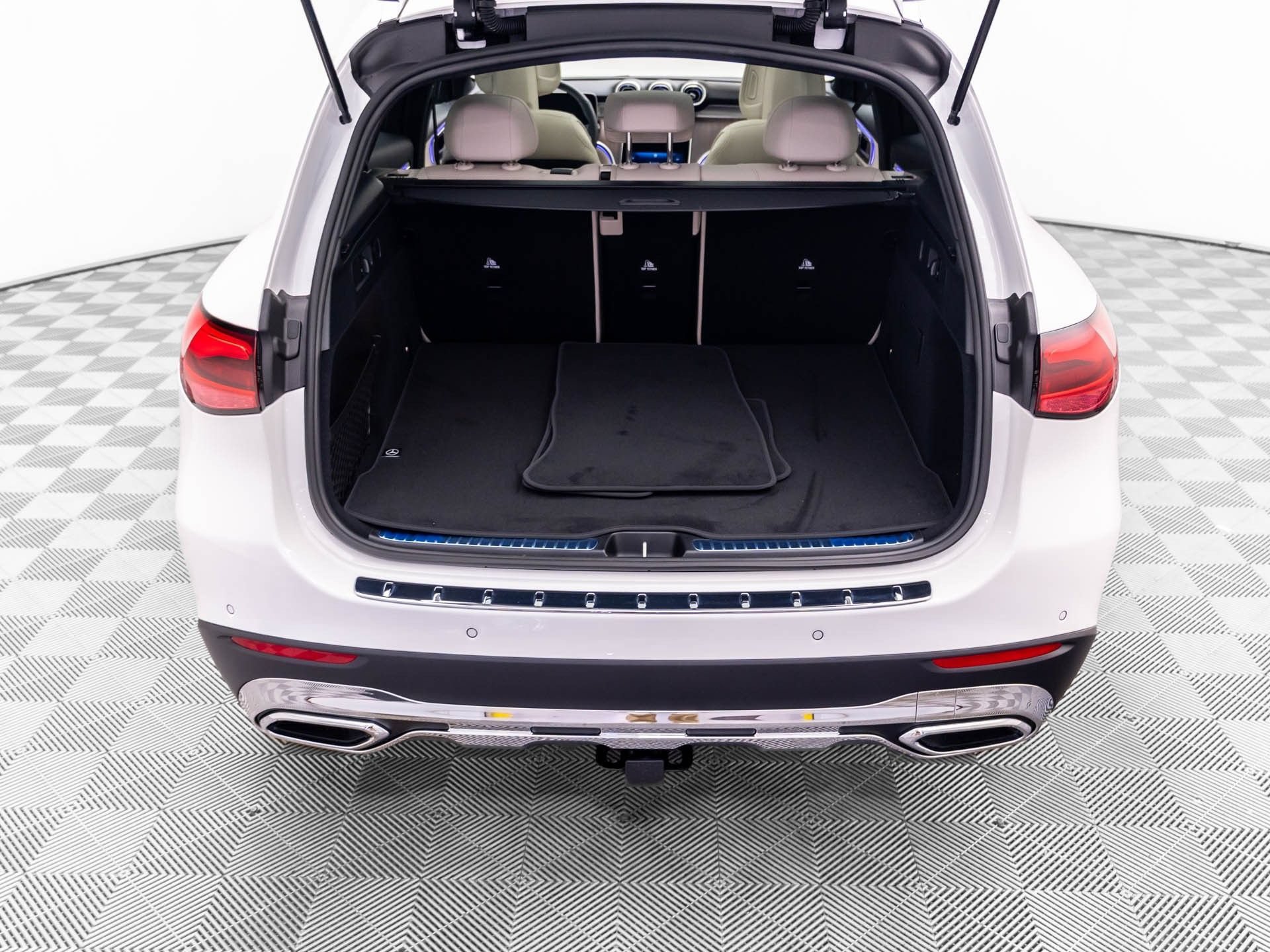 New 2027 Polar White Mercedes-Benz GLC 300 image 76