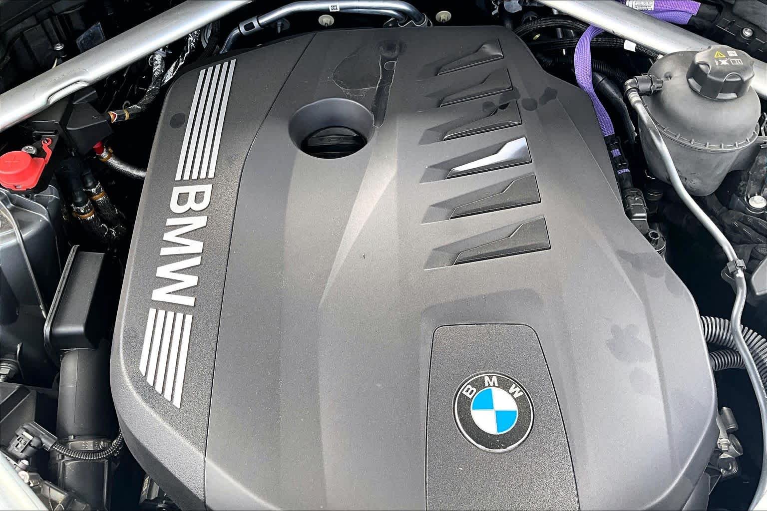 Used 2026 Skyscraper Grey Metallic BMW xDrive40i image 31