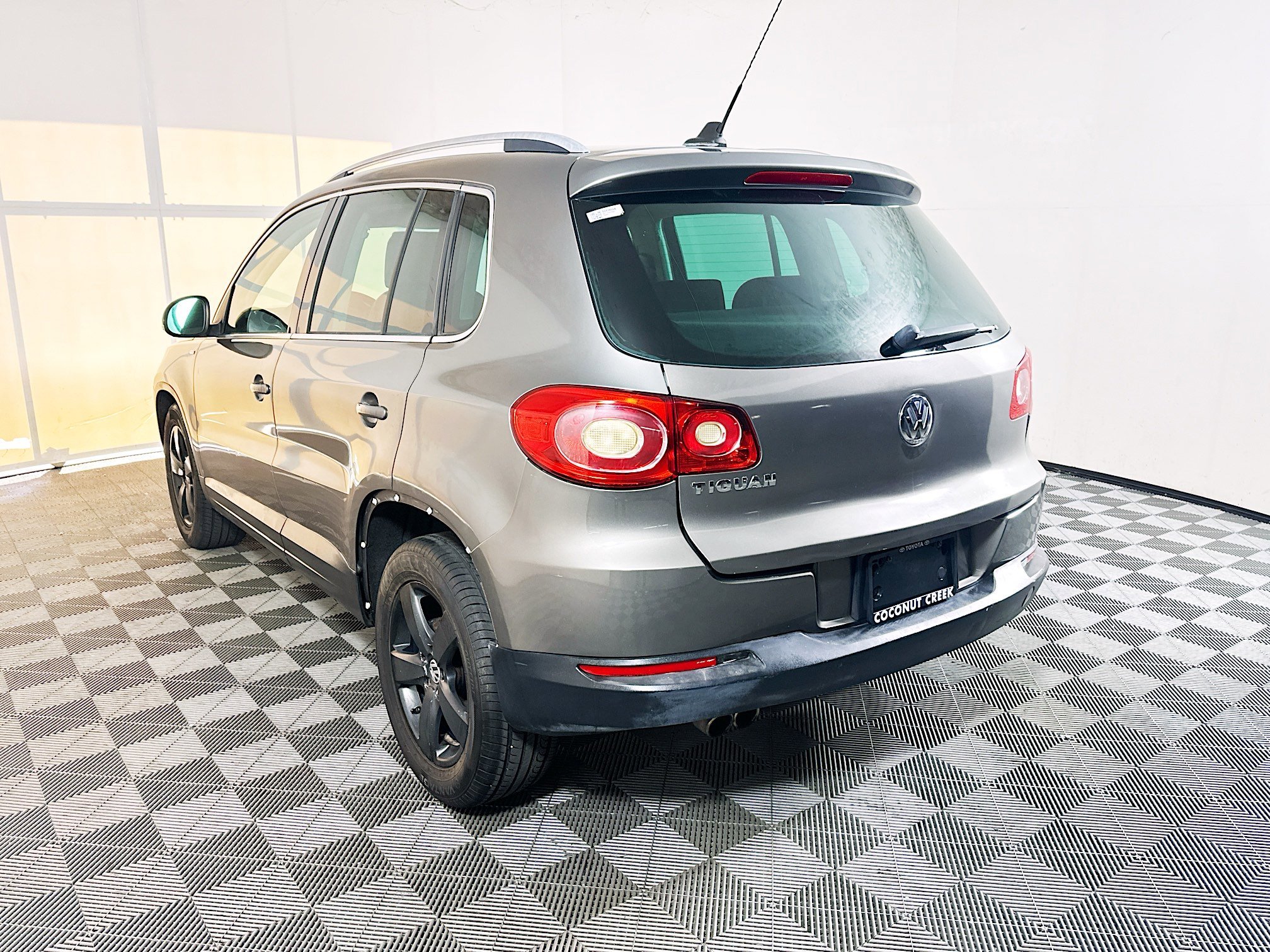 Used 2010 Brown Volkswagen S image 5