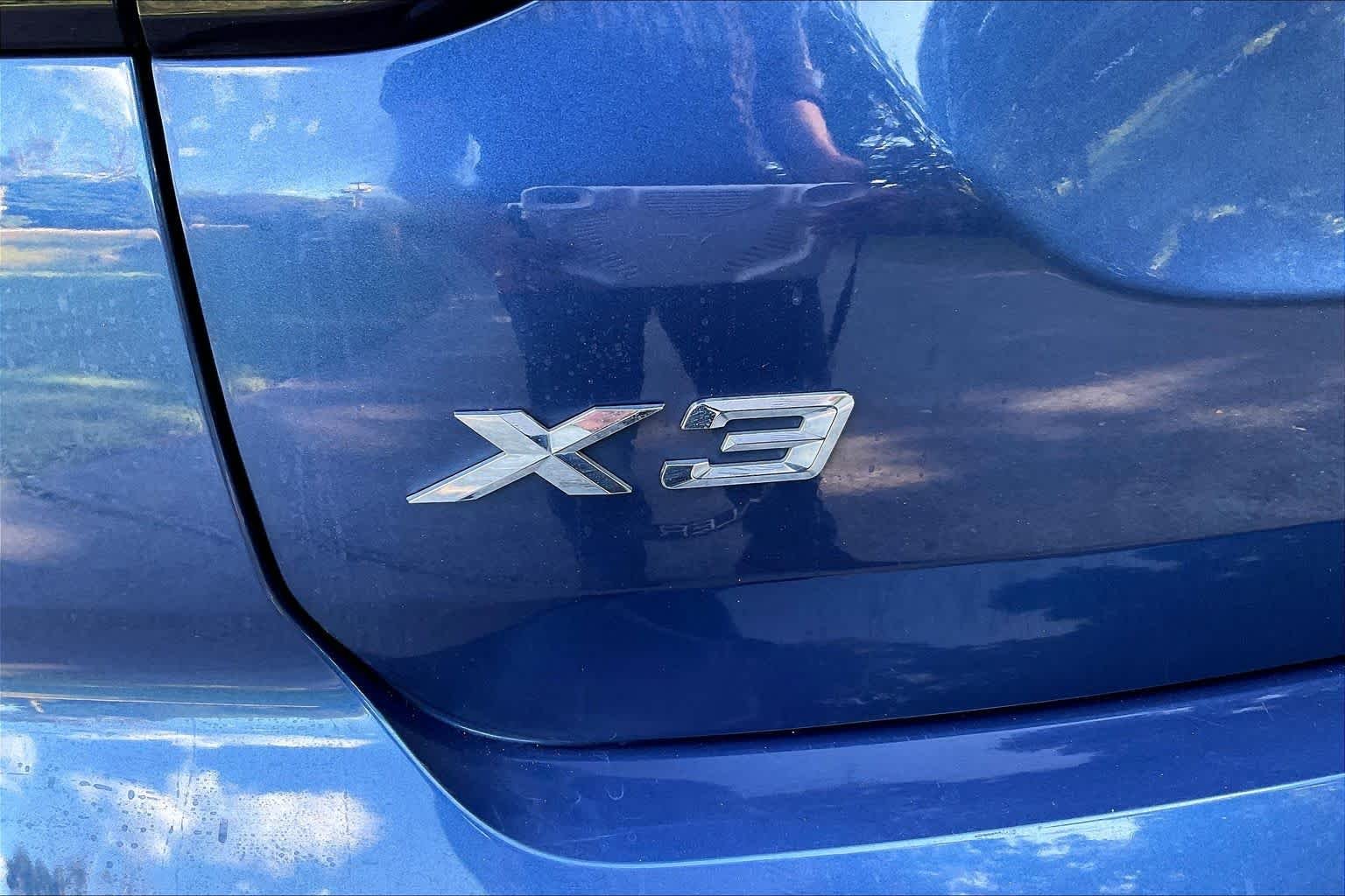 Used 2022 Phytonic Blue Metallic BMW xDrive30i image 9