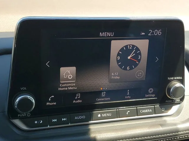 Used 2022 Gray Nissan SV image 26