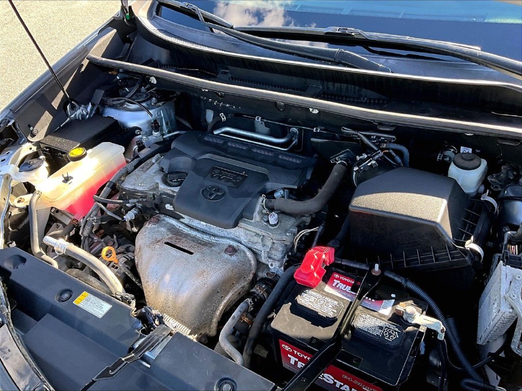 Used 2017 Silver Toyota LE image 35