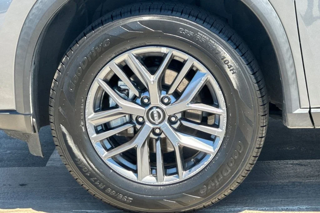 Used 2024 Gray Nissan S image 34