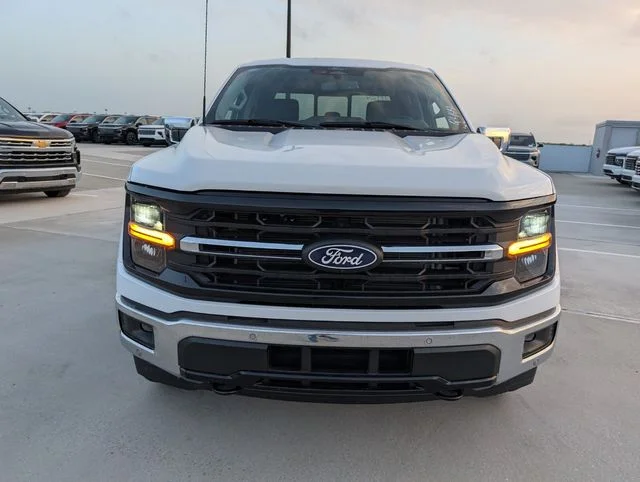 New 2025 Oxford White Ford XLT image 3