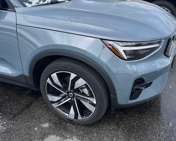 2023 Volvo XC40 B5 Ultimate Dark AWD's photo