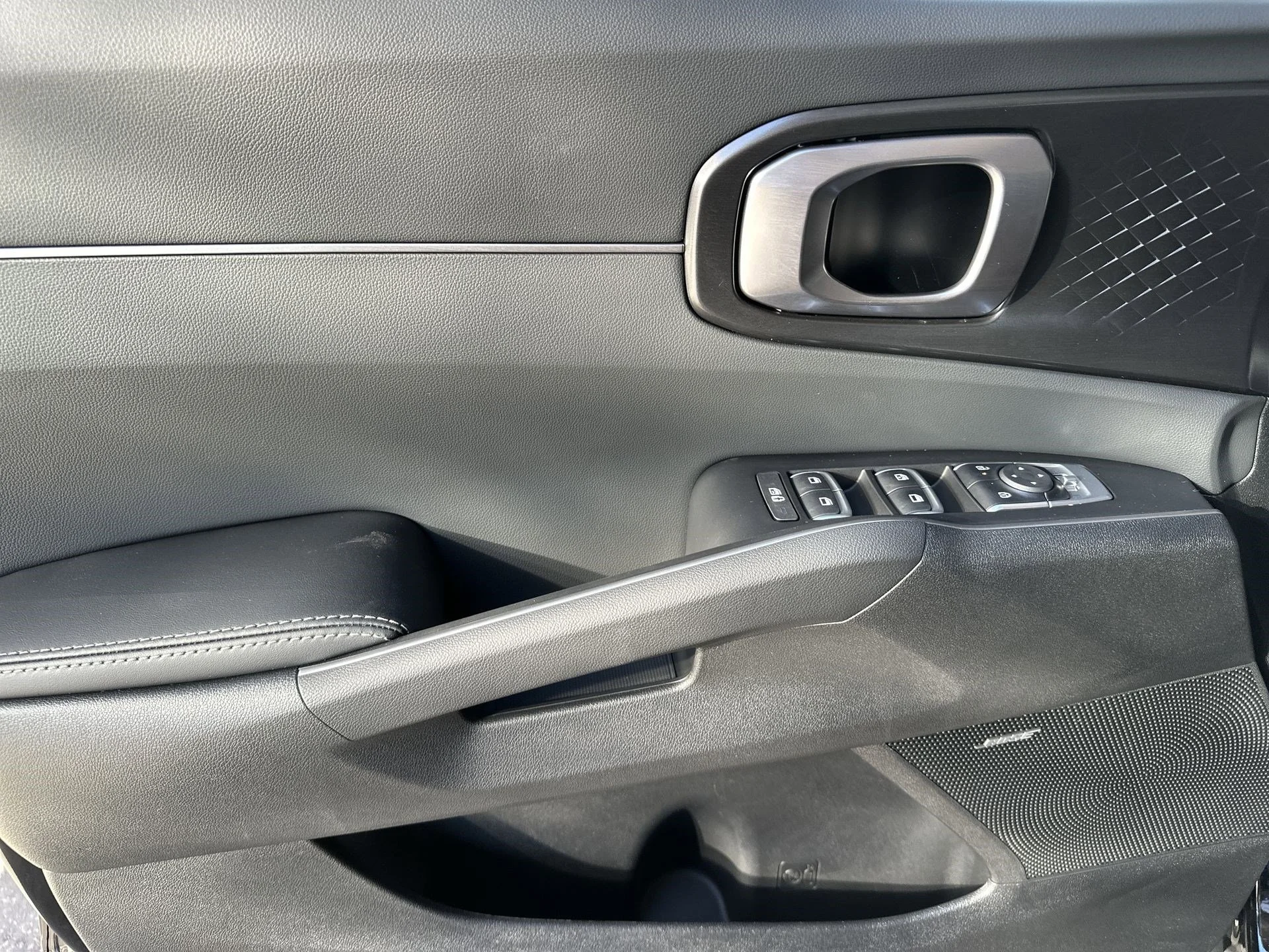 New 2026 Glacial White Pearl Kia EX image 32