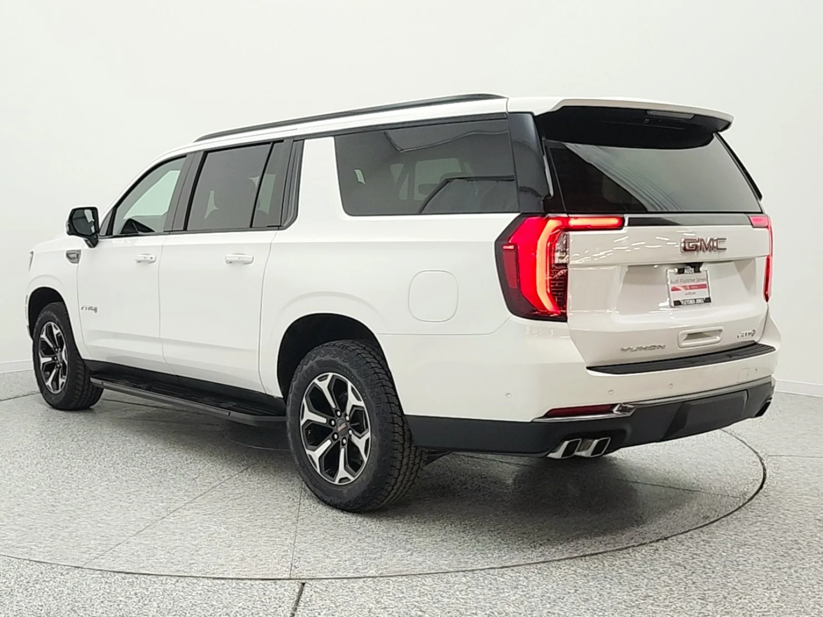 Used 2025 Summit White GMC 4WD 4dr AT4 image 7