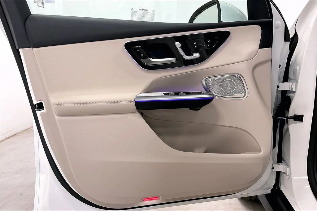 New 2026 Polar White Mercedes-Benz GLC 300 image 22
