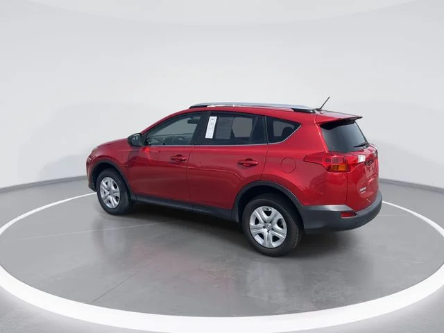 Used 2015 Red Toyota LE image 6