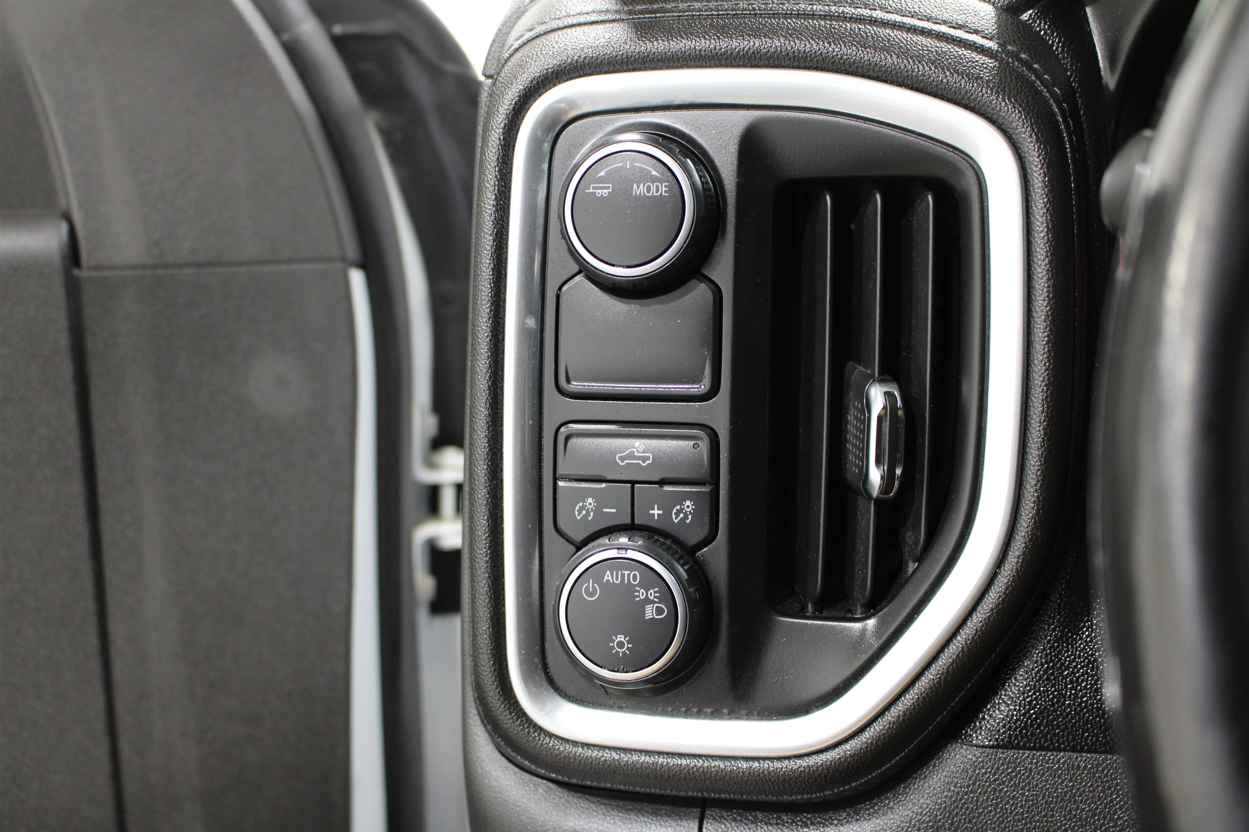 2020 Chevrolet Silverado 1500 LT - Photo 9