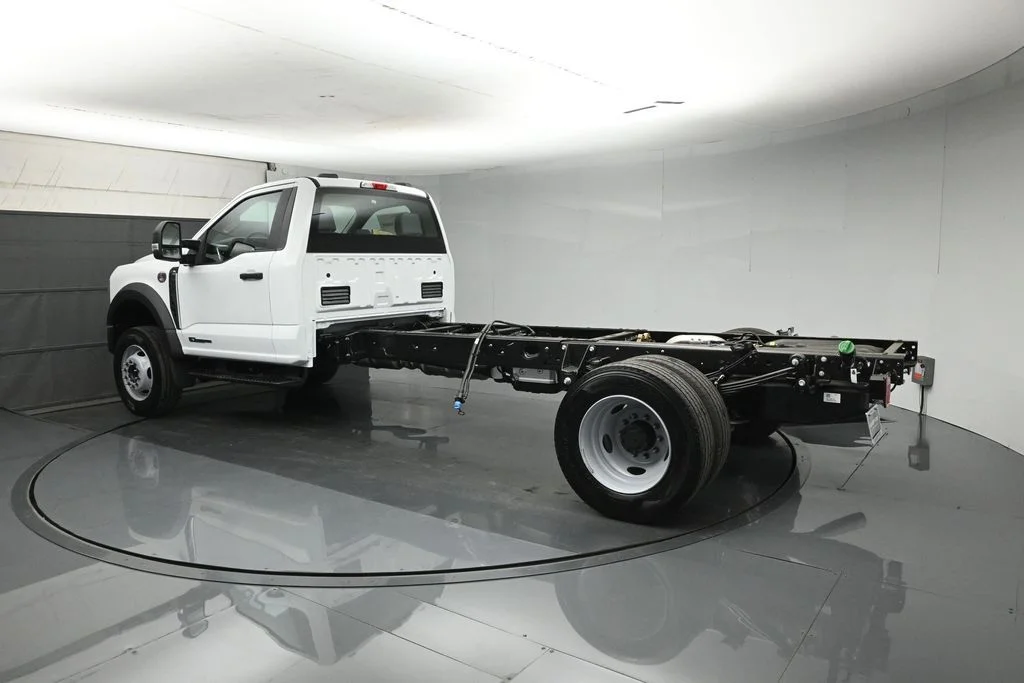 New 2026 Oxford White Ford XL image 6