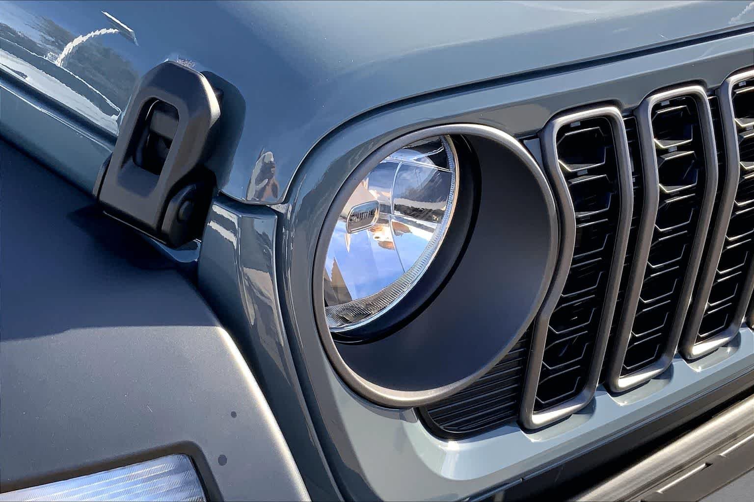 New 2026 Anvil Clearcoat Jeep Sport S image 13