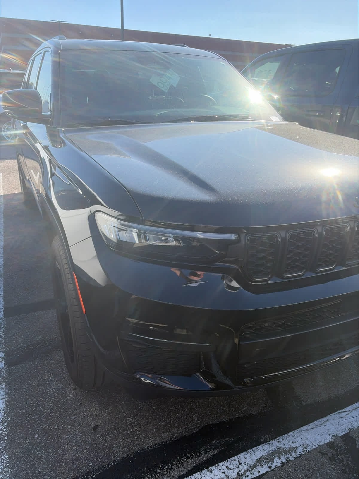 Used 2025 Diamond Black Crystal Pearlcoat Jeep Limited image 2