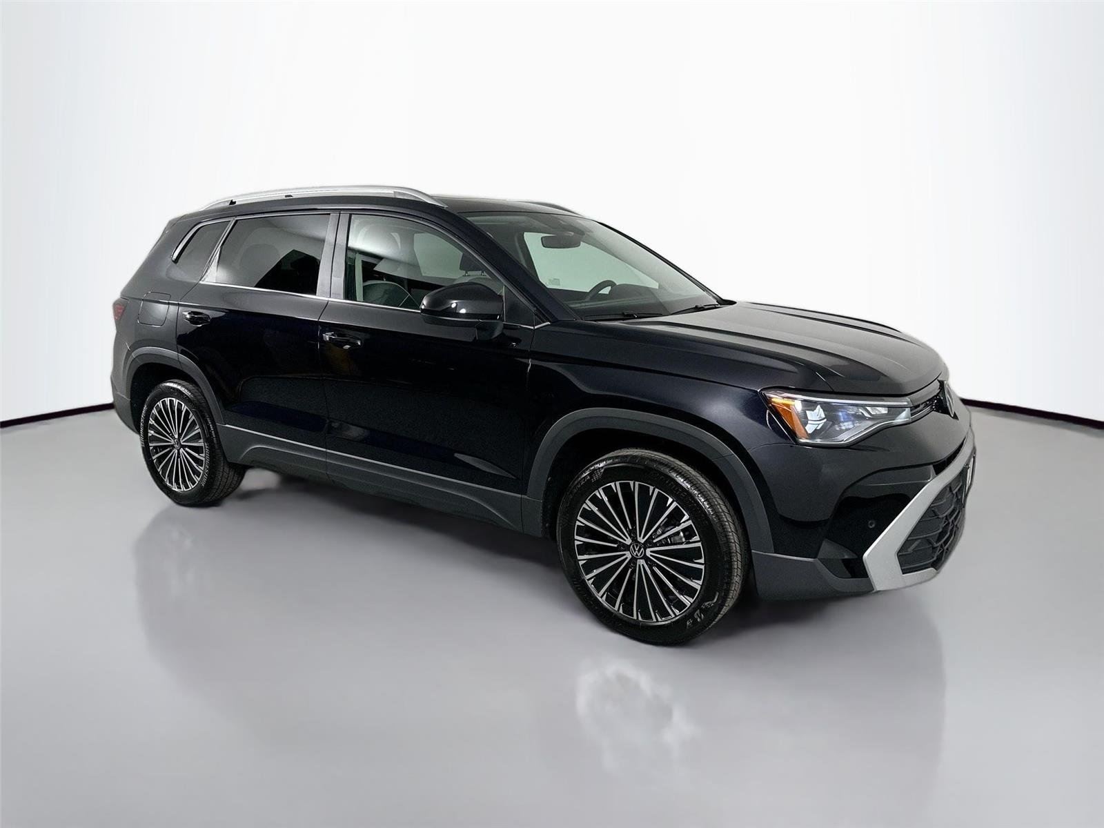 New 2026 Deep Black Pearl Volkswagen SE image 3