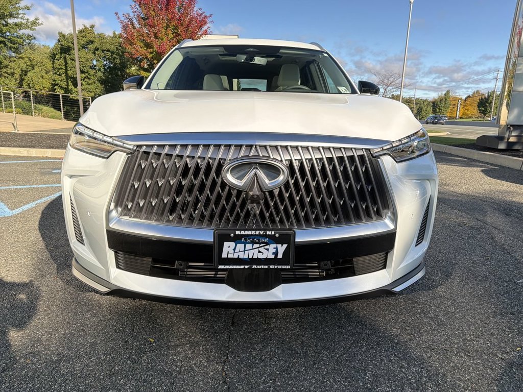 Certified Used 2026 White INFINITI LUXE image 3