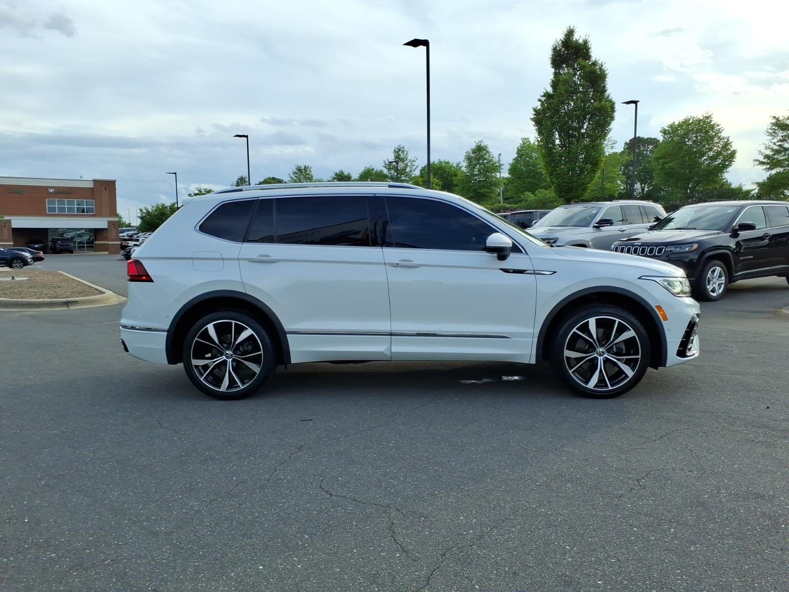 Used 2023 Opal White Pearl Volkswagen SEL R-Line image 11