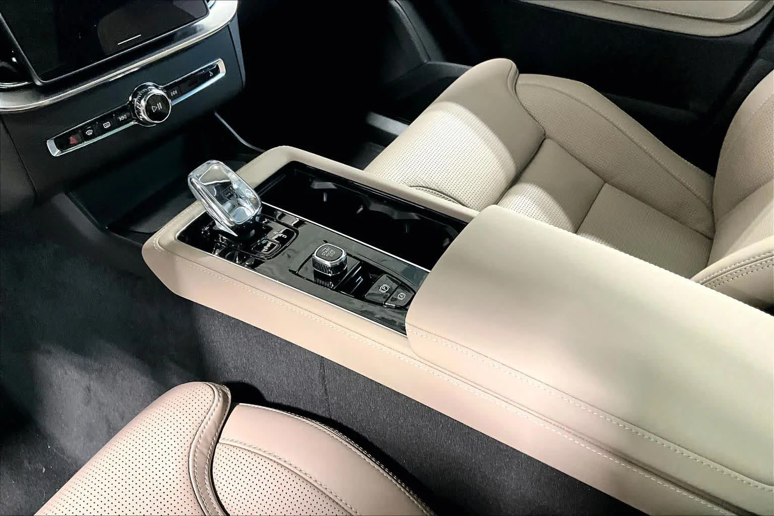 New 2026 Crystal White Volvo Ultra image 10