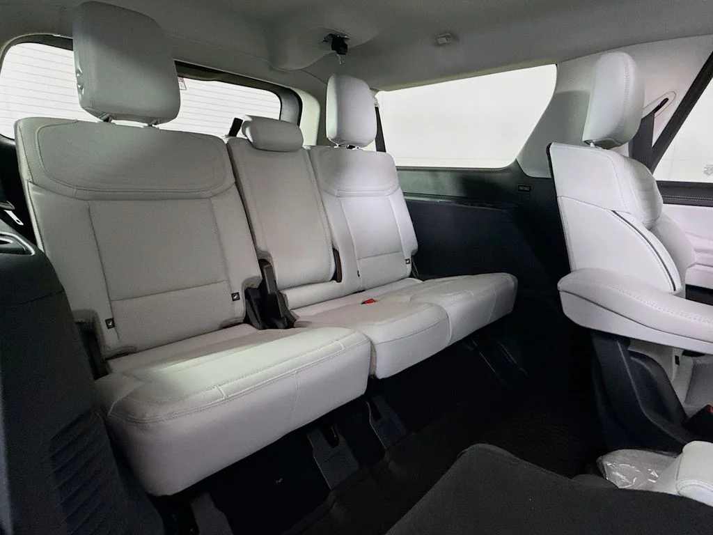 New 2026 Star White Metallic Tri-Coat Ford Platinum image 29