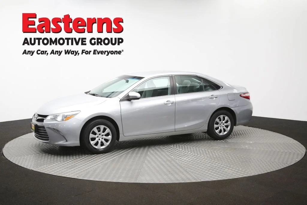Used 2015 Silver Toyota LE image 56