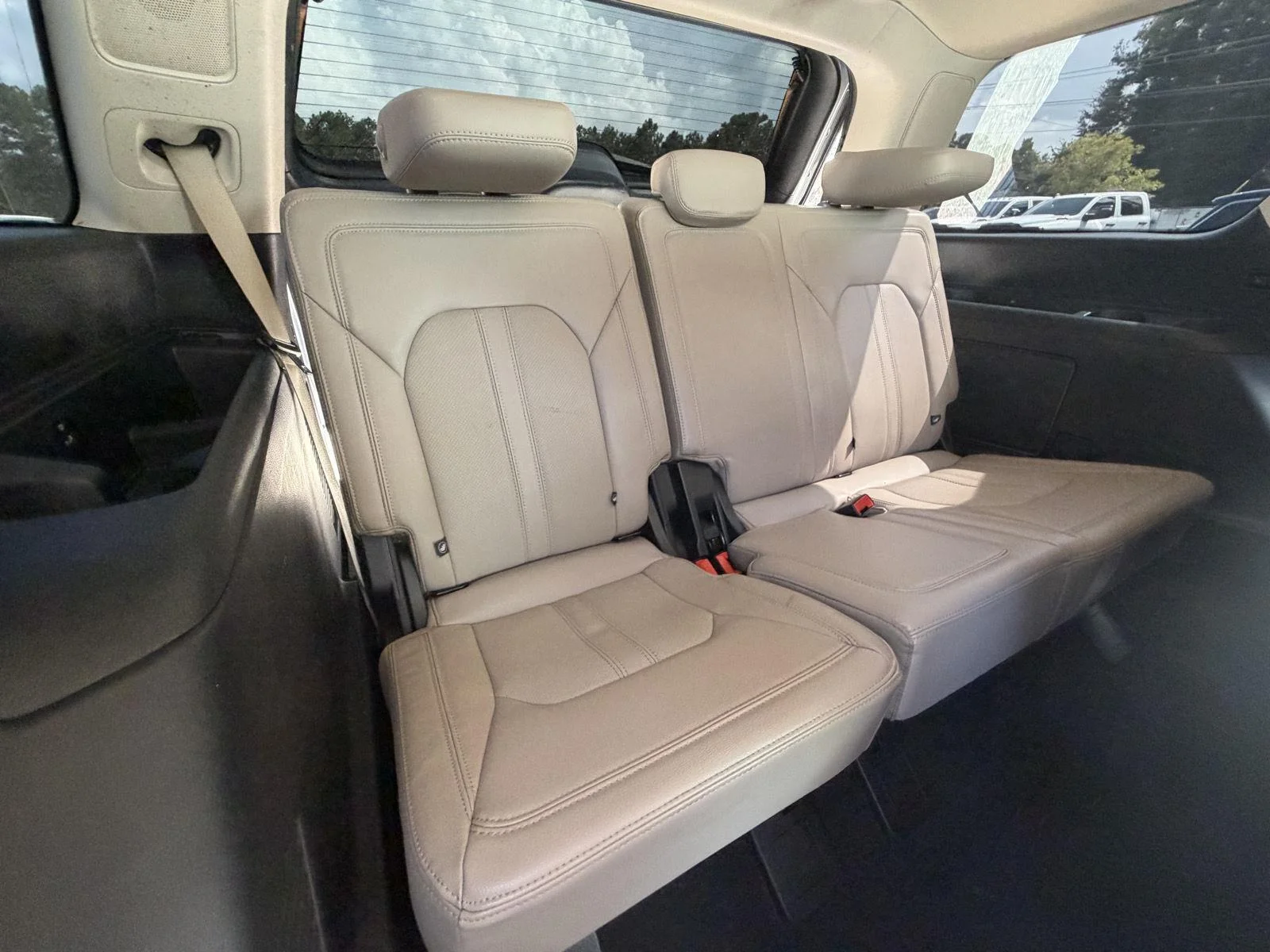 Used 2024 Oxford White Ford Limited image 20