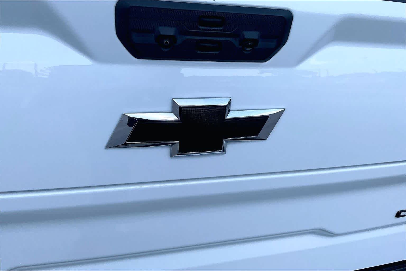Used 2024 Summit White Chevrolet Custom Trail Boss image 10