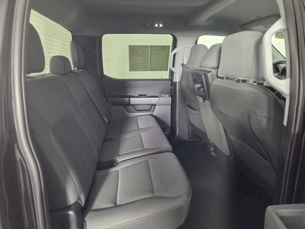 Used 2025 Black Metallic Ford XLT image 27