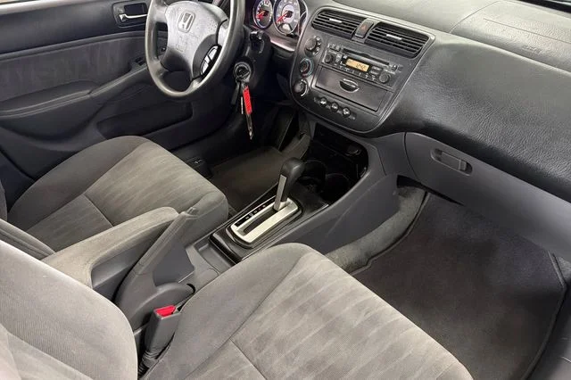 Used 2005 Magnesium Metallic Honda LX image 19