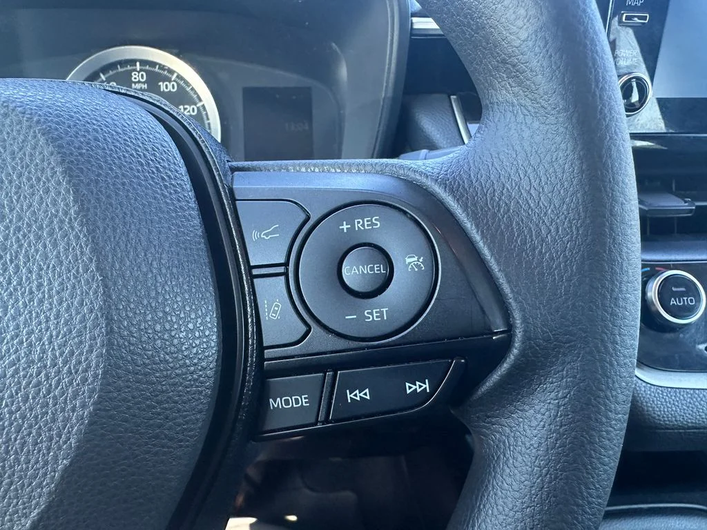 Used 2020 Silver Toyota LE image 21