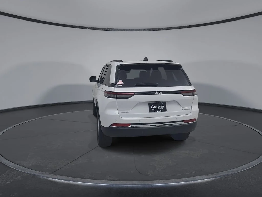 New 2026 Bright White Clear-Coat Exterior Paint Jeep Laredo X image 12