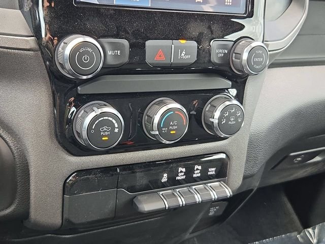 New 2026 Diamond Black Crystal Pearl-Coat Exterior Paint RAM Warlock image 34