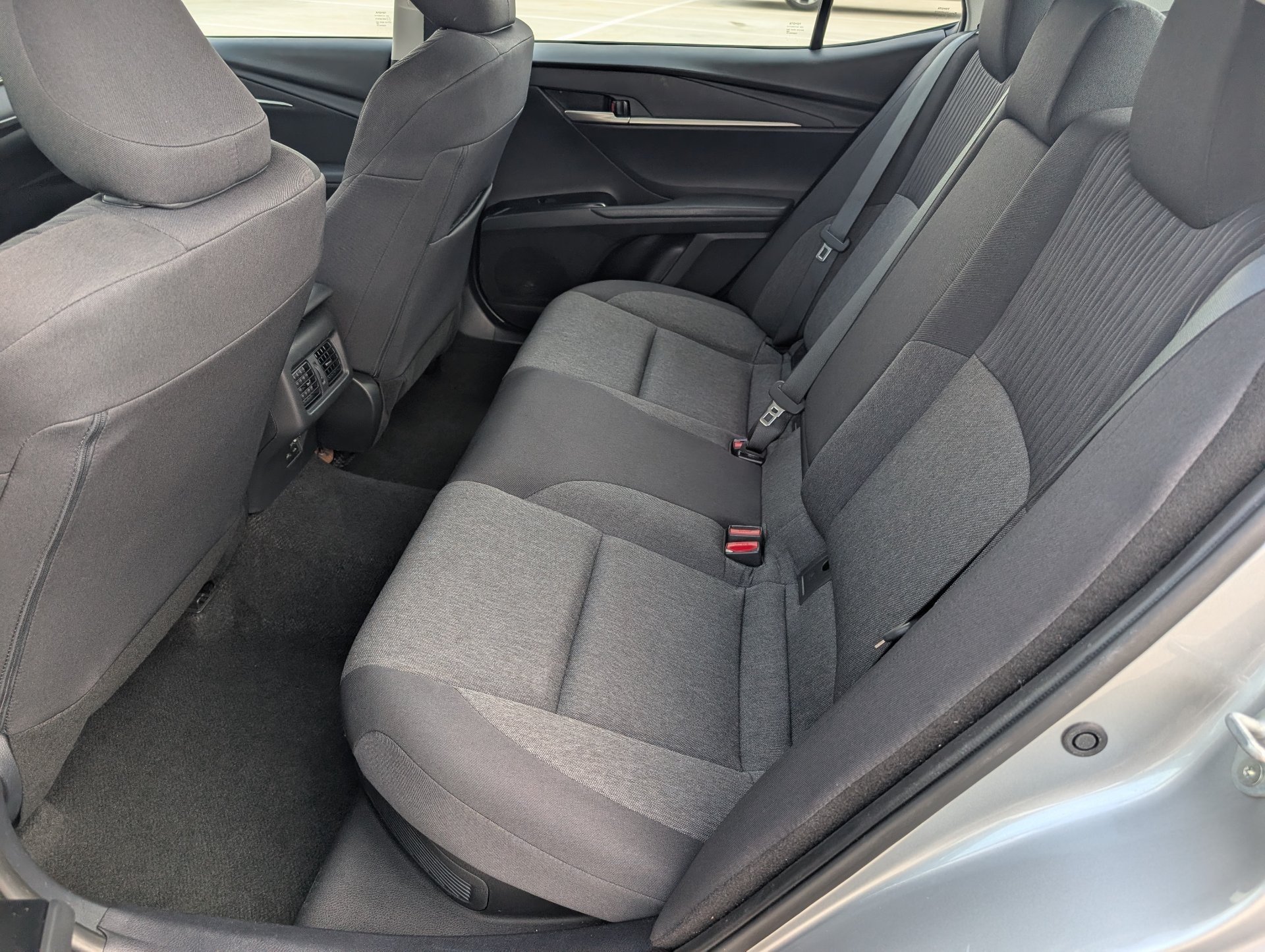 2025 Toyota Camry LE - Photo 26