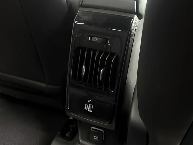 New 2026 Fathom Blue Pearl-Coat Exterior Paint Jeep Latitude image 20