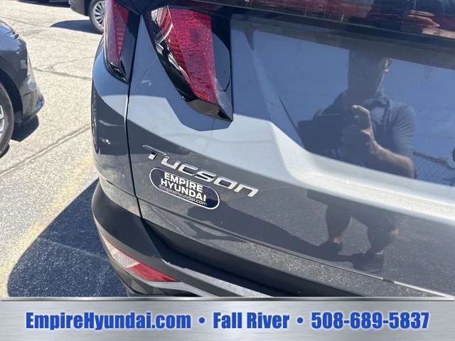 Used 2024 Gray Hyundai SEL image 5
