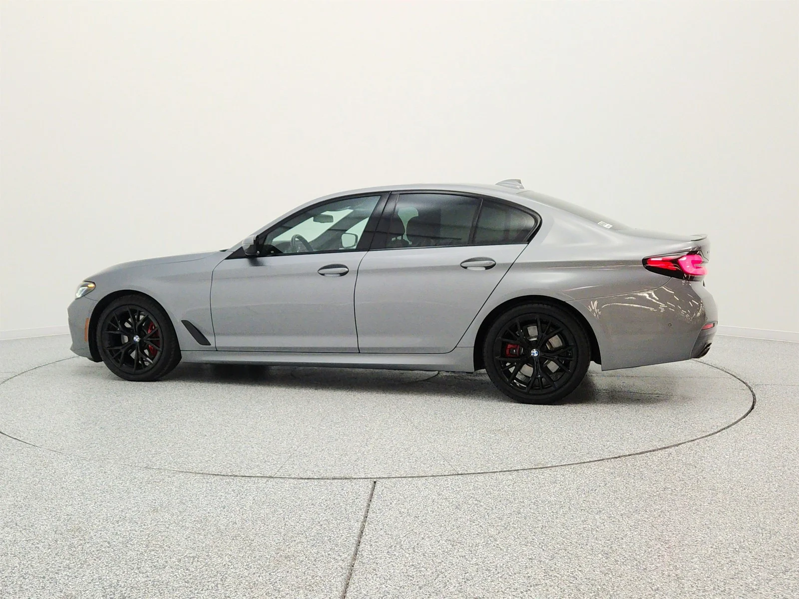 Used 2023 Skyscraper Gray Metallic BMW 530i xDrive Sedan image 8