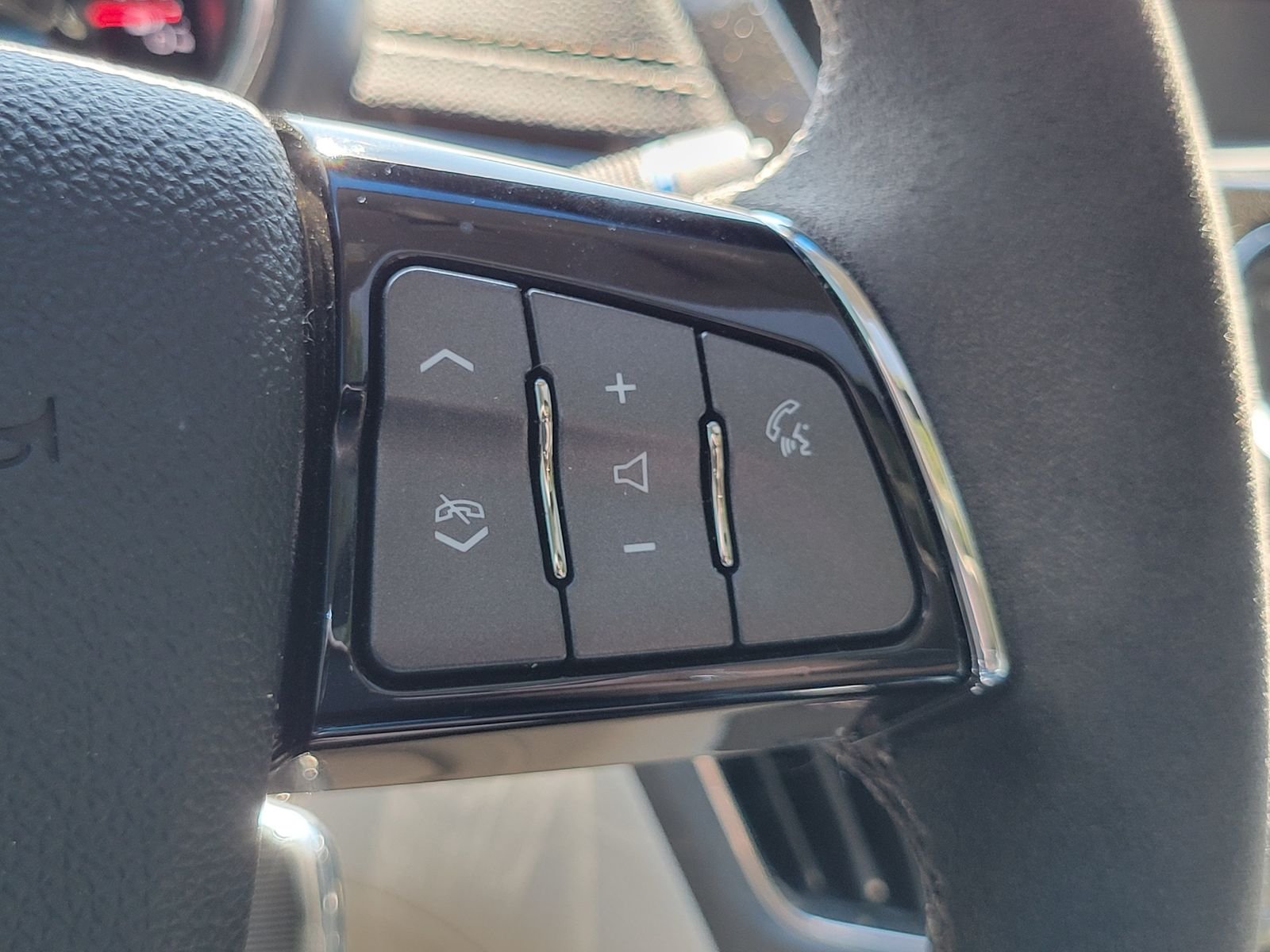 Used 2012 Silver Cadillac Base image 19