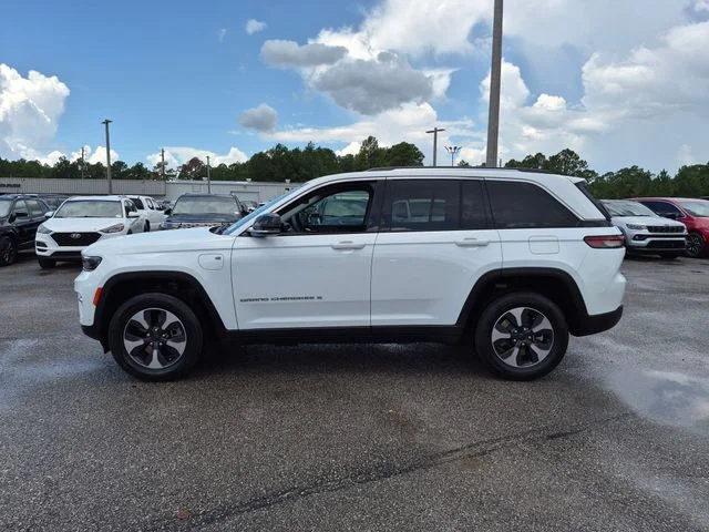 Used 2022 White Jeep 4xe image 2
