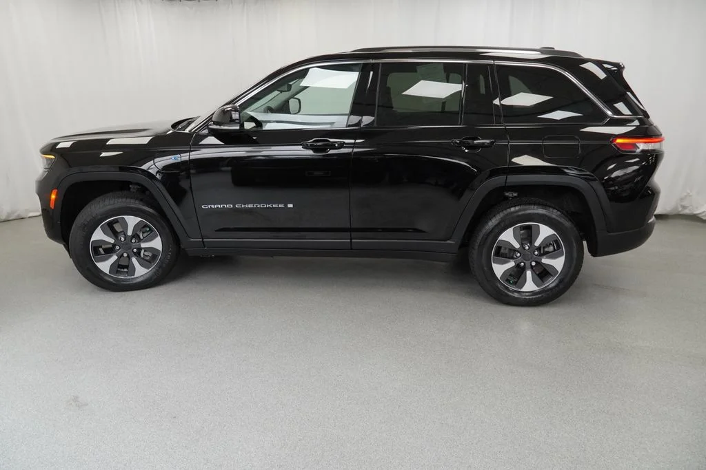 Used 2022 Black Jeep 4xe image 16