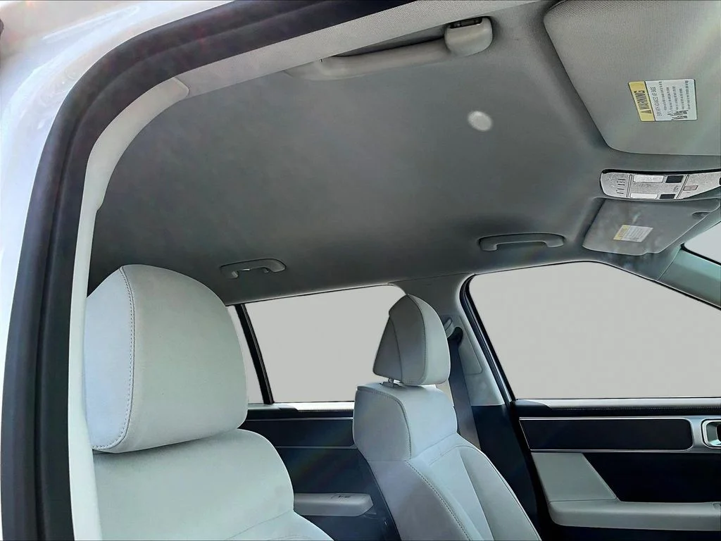 New 2026 White Hyundai SE image 31