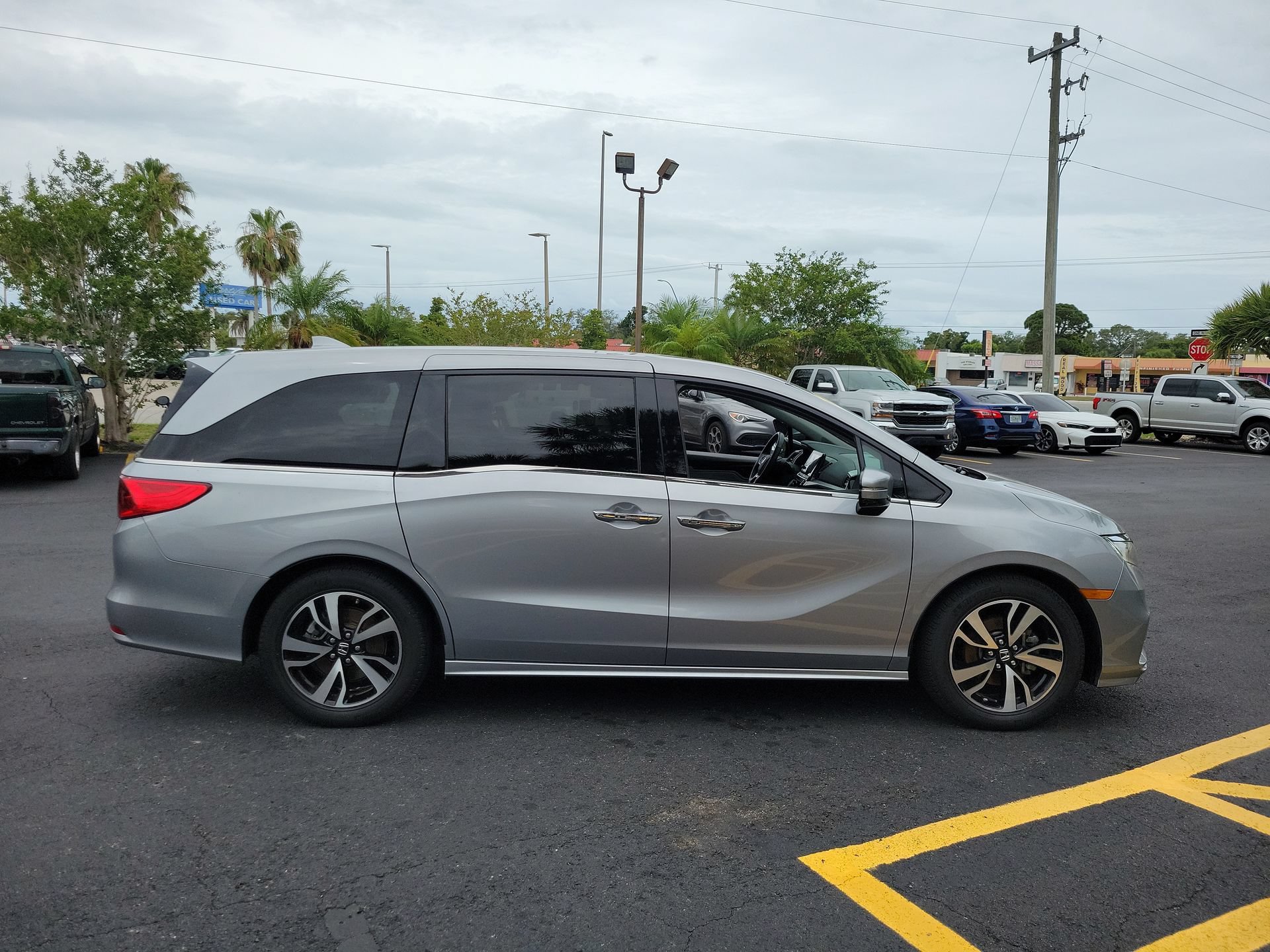 Used 2018 White Honda Elite image 5
