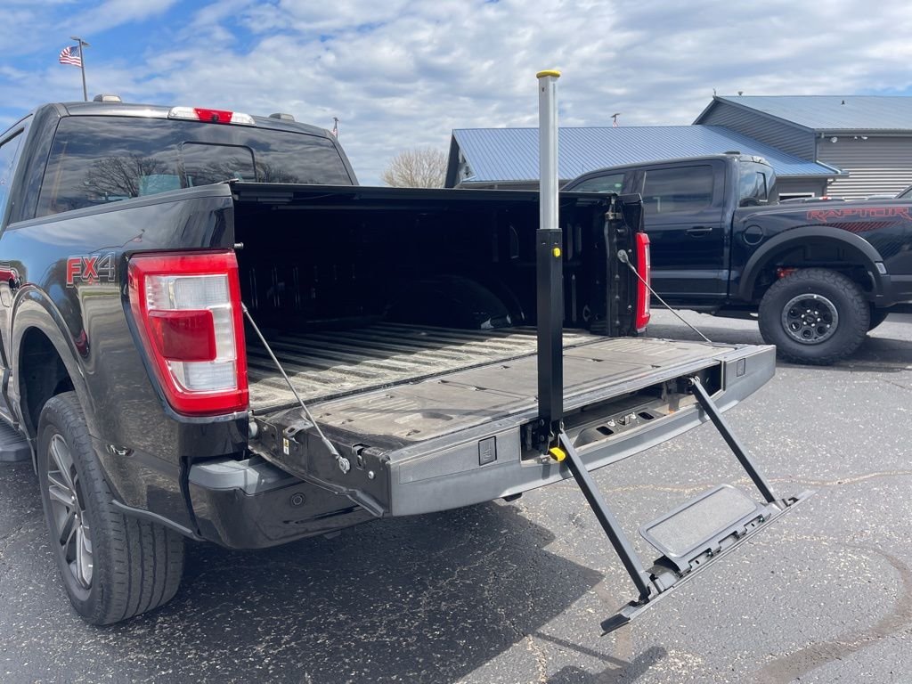 Used 2022 Black Ford Lariat image 8